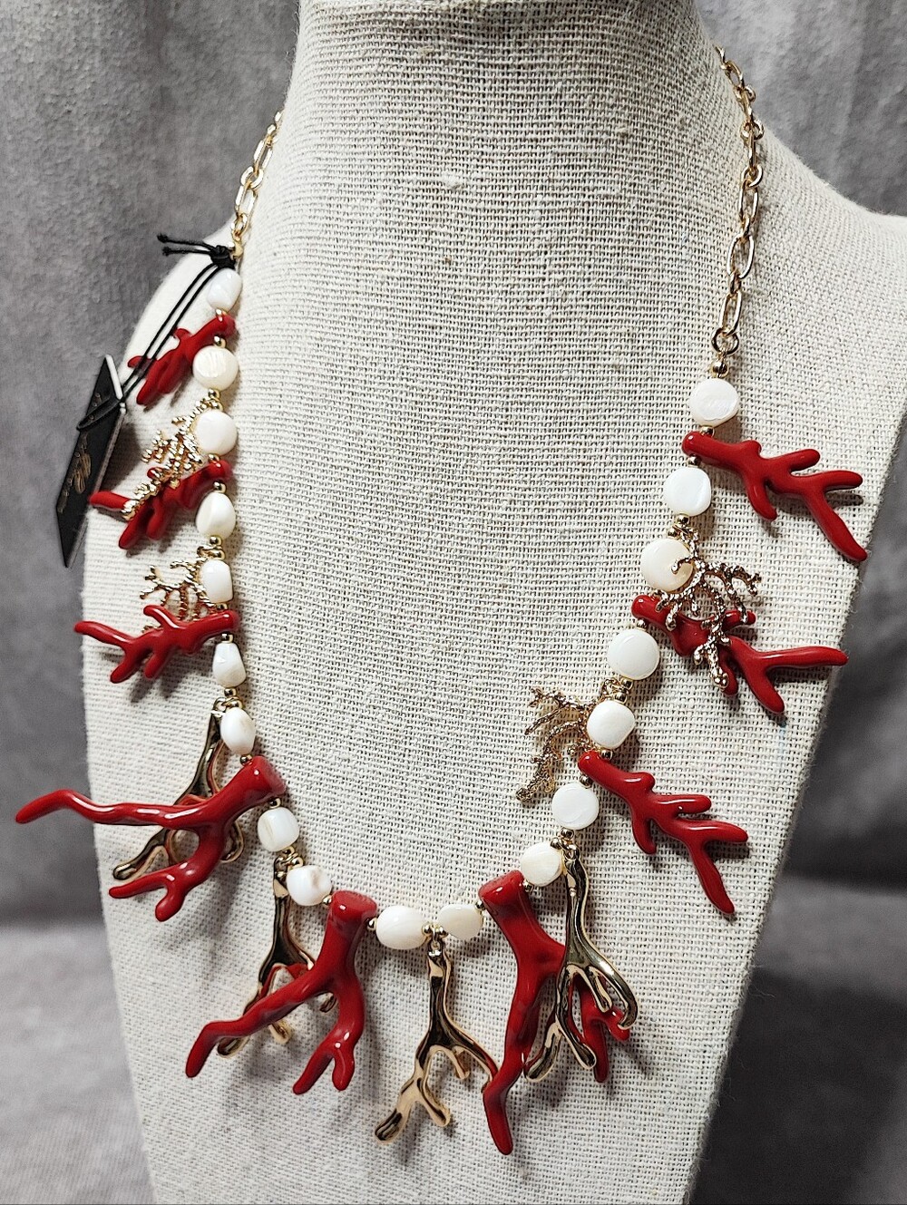 House Of Harlow 1960 Faux Coral and Mother Of Pearl Gold Tone Beach Necklace NWT